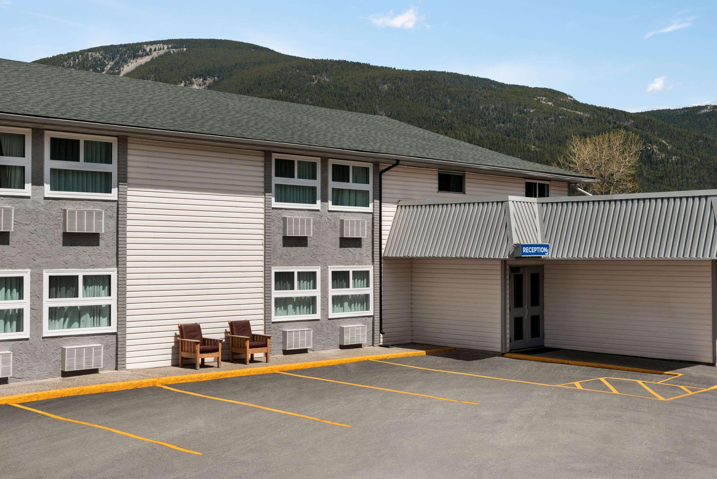 Travelodge By Wyndham Blairmore Eksteriør bilde